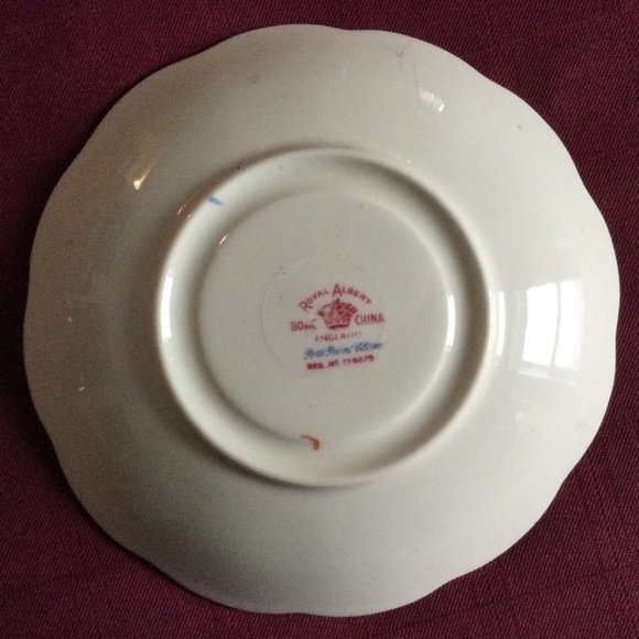Royal Albert saucer and cup petit point bone china made in England - Picture 4 of 8